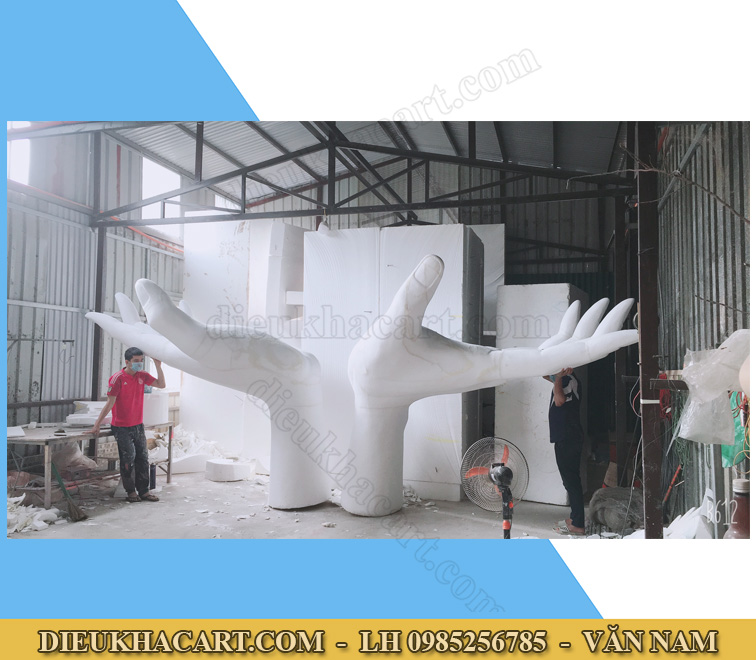 Mô hình xốp mút 3d bàn tay siêu to, siêu khổng lồ tại điêu khắc art.