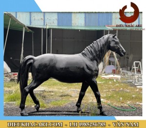 Mô hình nhựa composite  tượng ngựa trang trí tiểu cảnh sân vườn, công viên